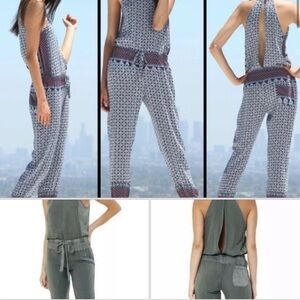 Set of 2 jumpsuit Xs like new